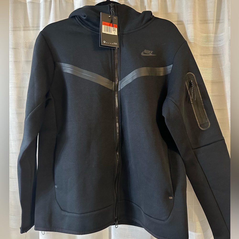 Brand New Black Nike Tech!